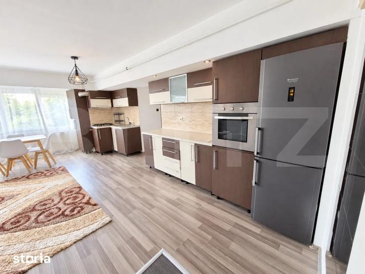 Apartament cu 3 camere semidecomandat, mobilat în Nicolina