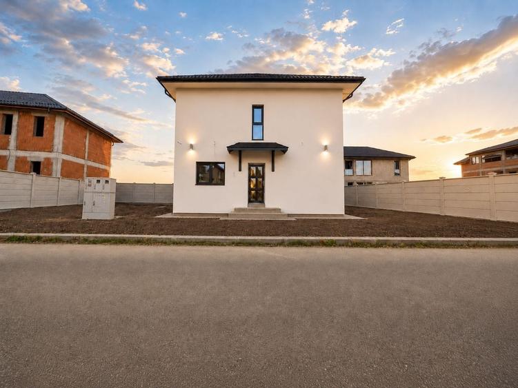Casă individuală cu 5 camere cu Canalizare în Tunari