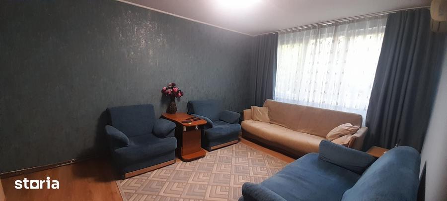 Apartament cu 3 camere decomandat în Drumul Taberei