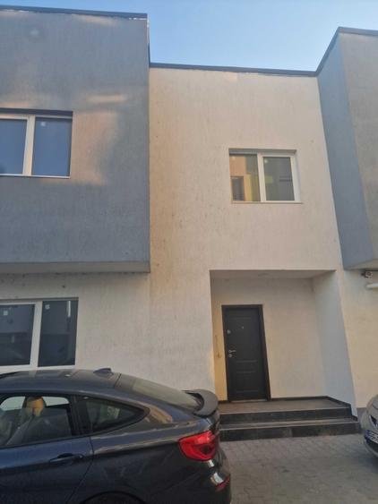 Casă cu 4 camere în Barieră