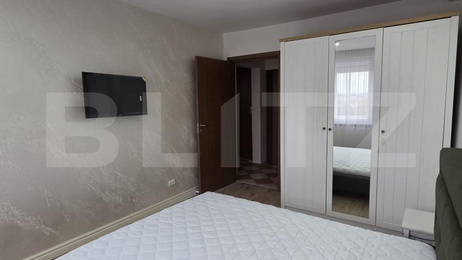Apartament cu 3 camere decomandat, mobilat în Micro 14