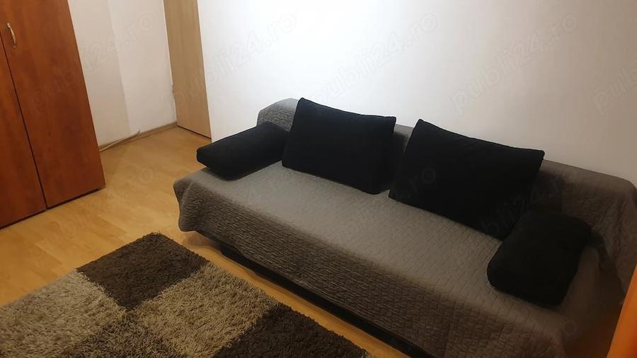 Apartament cu 3 camere semidecomandat în Central