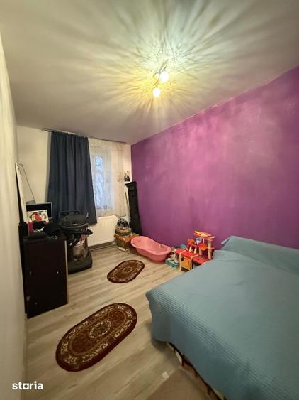 Apartament cu 3 camere semidecomandat în Gară