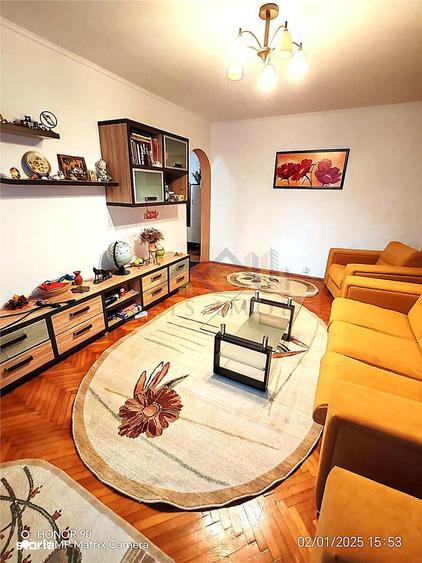 Apartament cu 3 camere decomandat în Unirii Sud