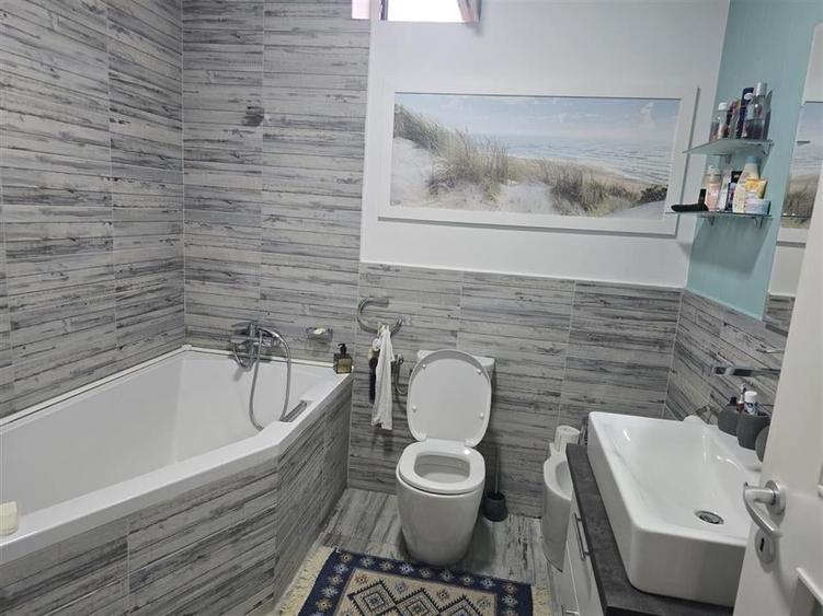 Casă individuală cu 5 camere cu Teren 1600 Mp în Șinca Veche