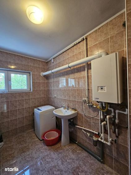 Casă cu 5 camere cu Teren 1159 Mp în Zăvoi