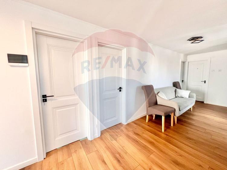Casă cu 12 camere cu Teren 247 Mp în Decebal