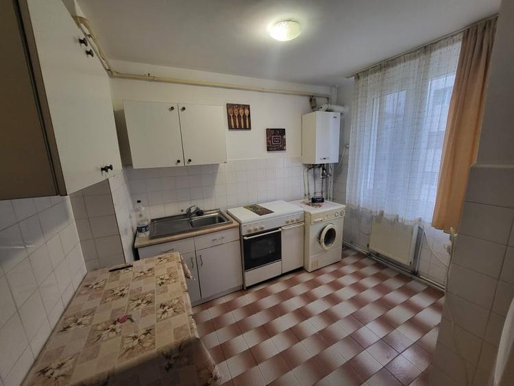 Apartament cu 2 camere decomandat, mobilat în Narcisa