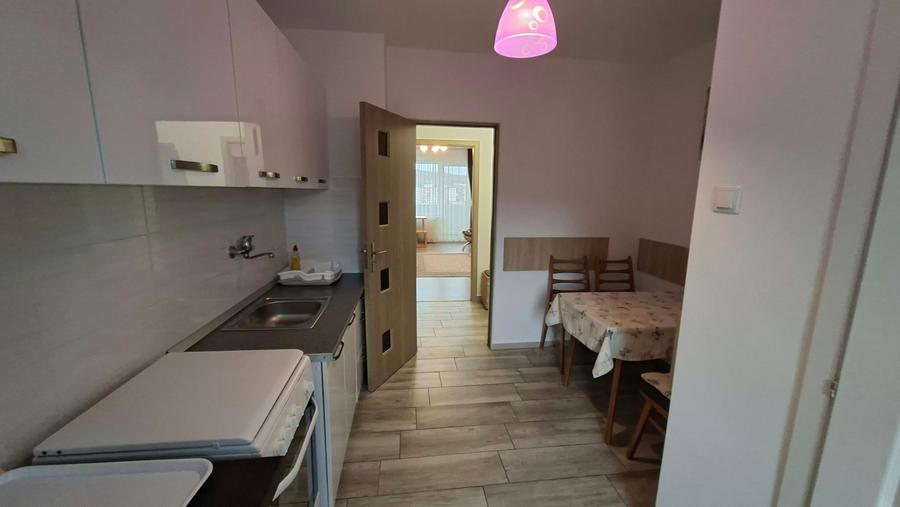 Apartament cu 3 camere decomandat în Corina