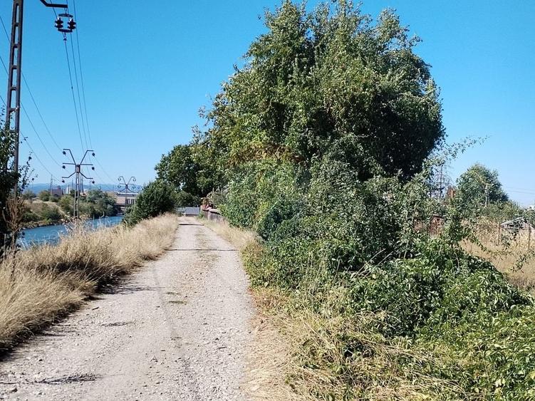 Teren agricol intravilan de 1035 mp, în Nord
