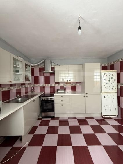 Casă individuală cu 7 camere cu Teren 432 Mp în Podari