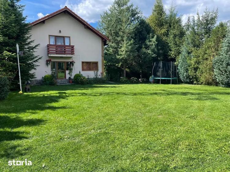 Casă cu 5 camere cu Teren 2000 Mp în Central