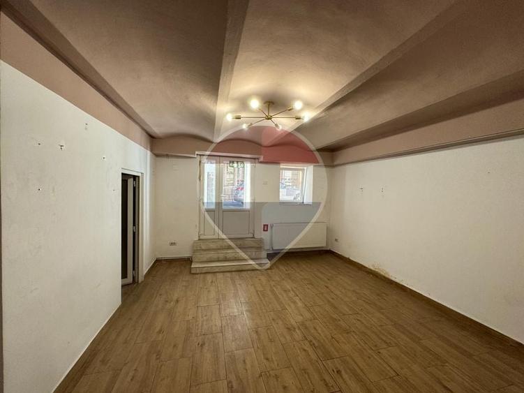 Spațiu comercial, de 73 mp, în Central
