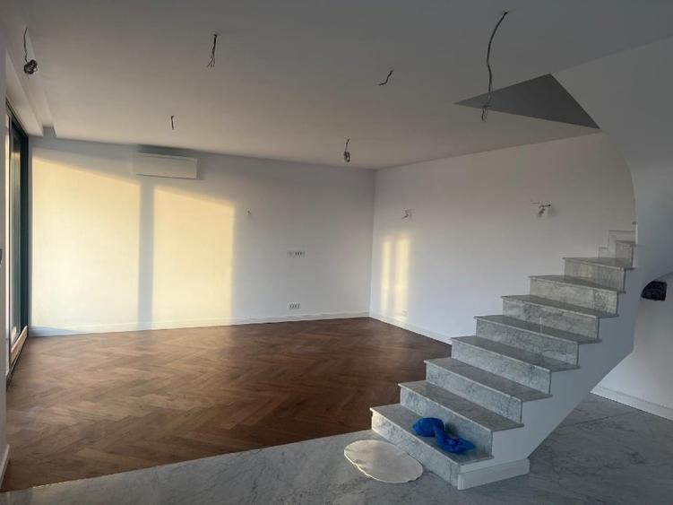 Casă individuală cu 5 camere cu Canalizare în Central