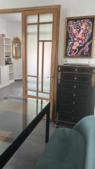Apartament cu 3 camere semidecomandat în P-ța Dorobanți