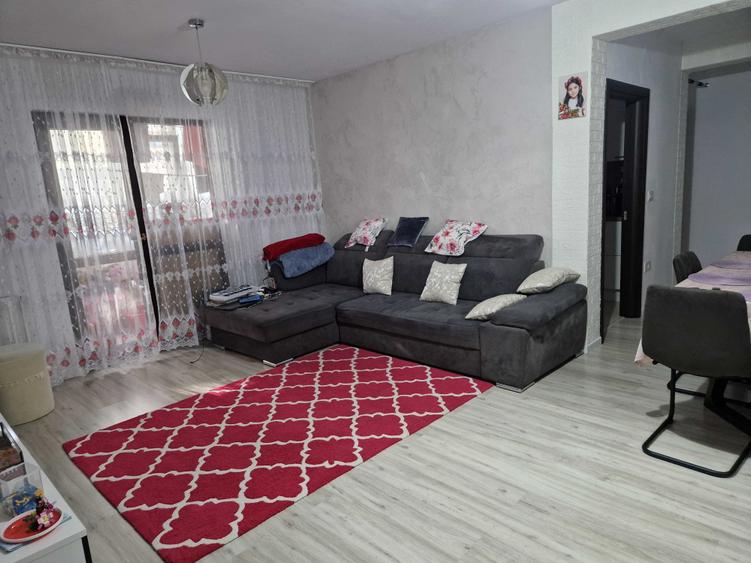 Apartament cu 3 camere decomandat în Valea Lupului