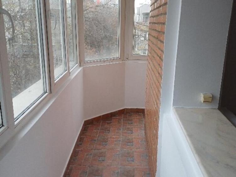 Apartament cu 4 camere decomandat în Primăverii