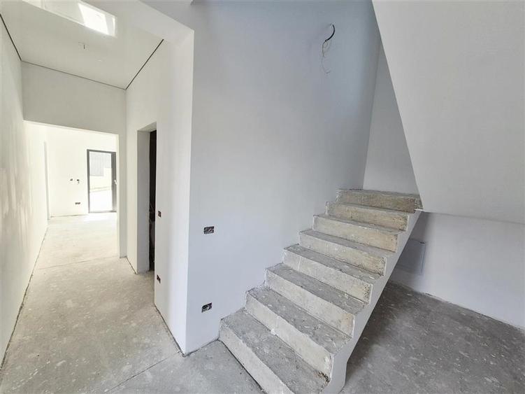 Casa de vanzare cu priveliste frumoasa - 12