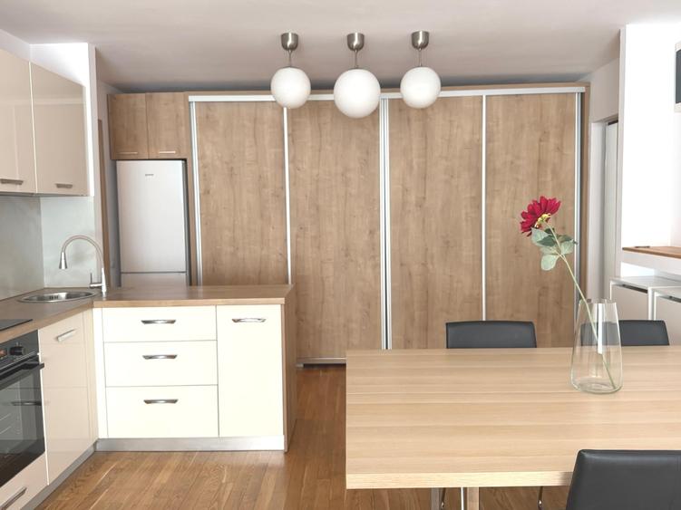 Apartament cu 2 camere semidecomandat, mobilat în Sisești