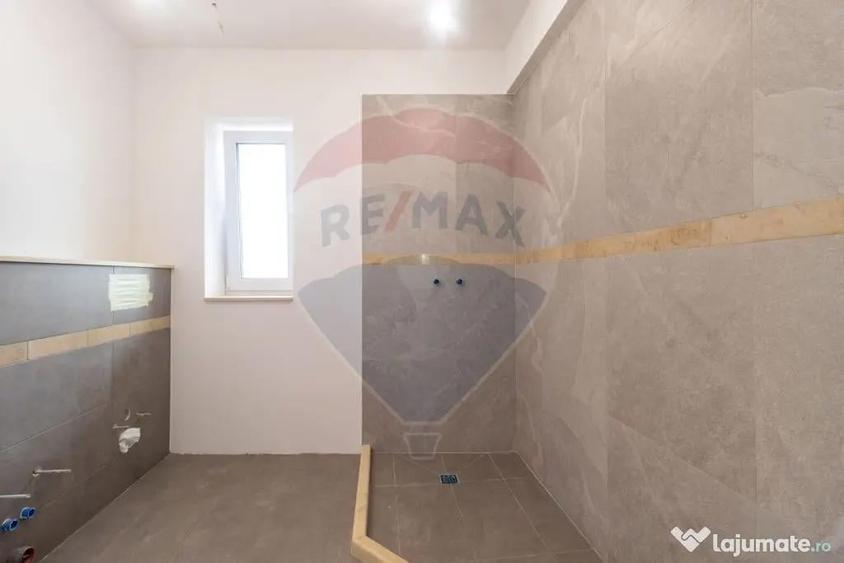 Apartament cu 3 camere semidecomandat în Dămăroaia