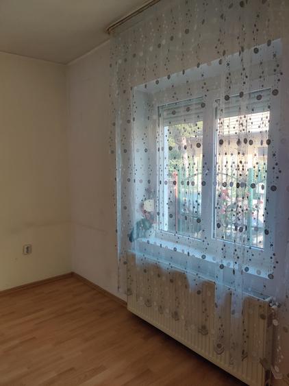 Casă individuală cu 7 camere cu Canalizare în Vatra Luminoasă