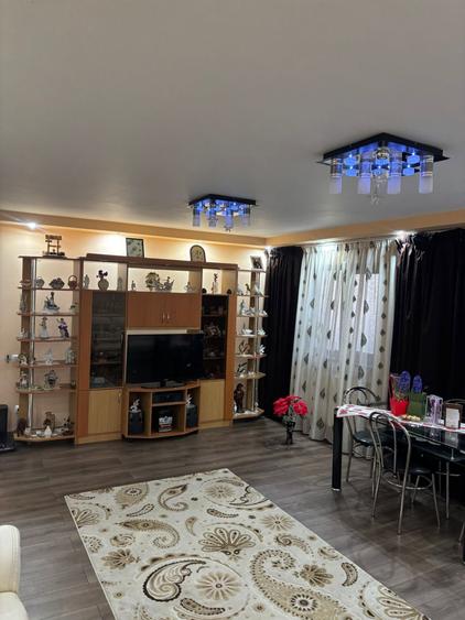 Casă cu 4 camere cu Garaj în Tărtășești