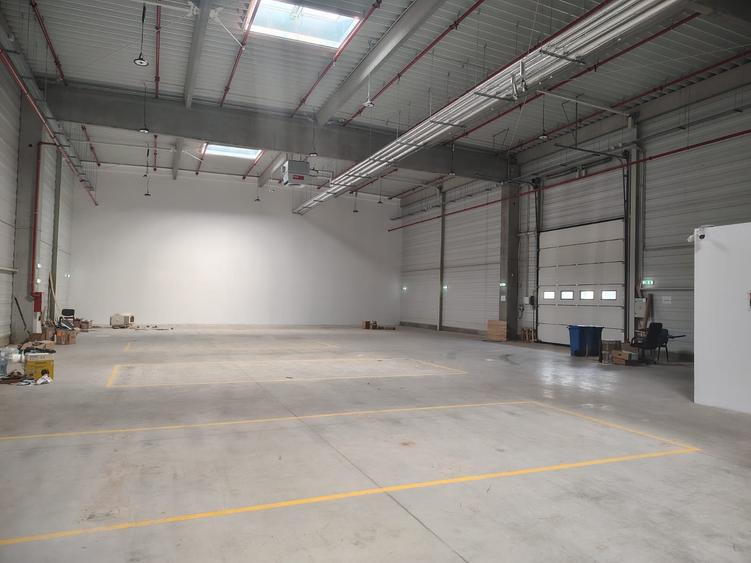 Spațiu industrial, de 1,500 mp, în Tractorul