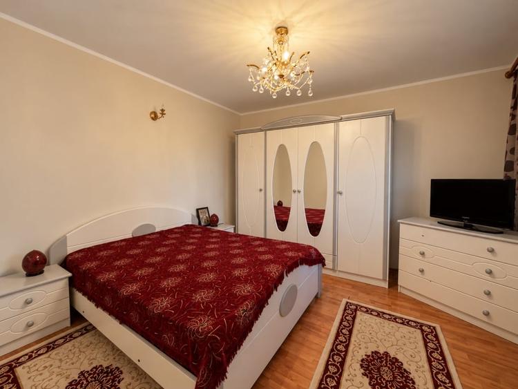 Casă individuală cu 6 camere cu Canalizare în Palas