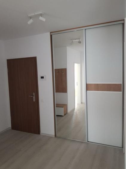 Apartament cu 2 camere semidecomandat în Bună Ziua
