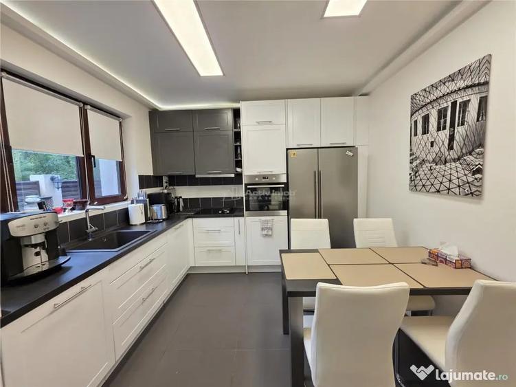 Casă cu 10 camere cu Teren 620 Mp în Mogoșoaia