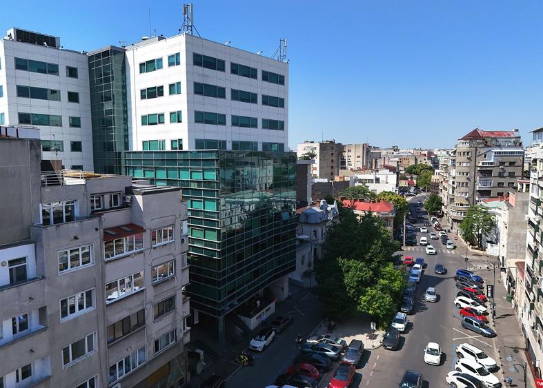 Birou, de 7,000 mp, în Universitate