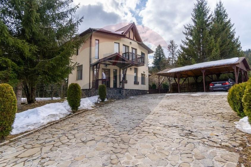 Hotel/Pensiune, de 404 mp, în Vlădeț - Trei Brazi