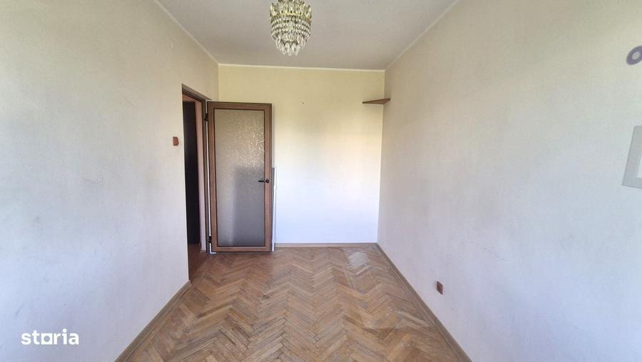 Apartament cu 3 camere semidecomandat în Țiglina 1