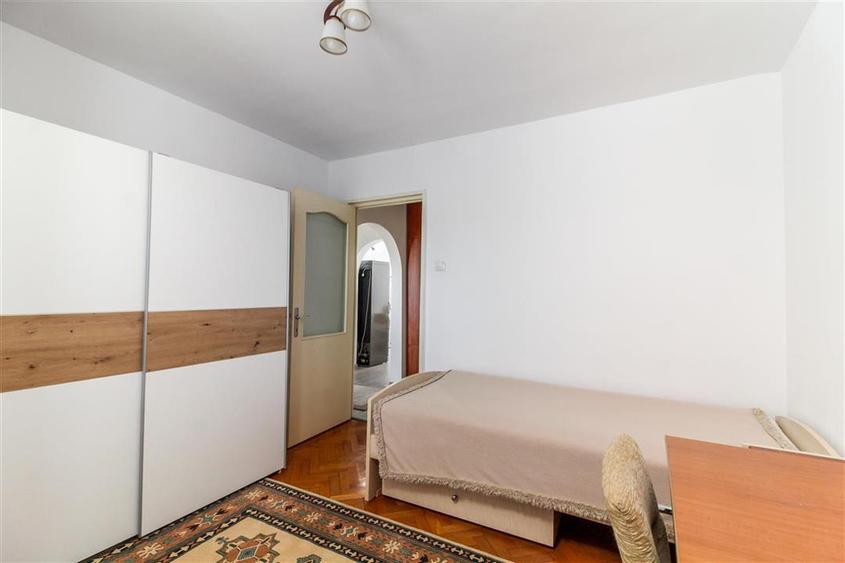 Apartament cu 3 camere decomandat, mobilat în Mănăștur