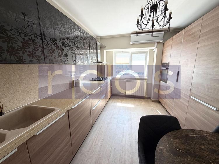 Apartament cu 4 camere decomandat, mobilat în P-ța Victoriei