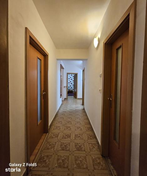 Apartament cu 3 camere decomandat în Nufărul
