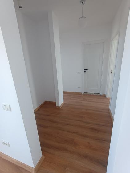 Apartament cu 3 camere semidecomandat, mobilat în Drumul Taberei