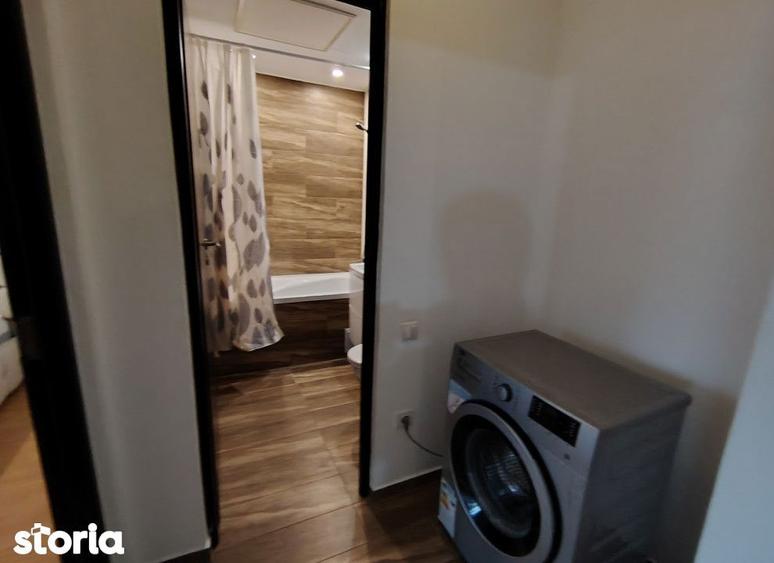 Apartament cu 3 camere semidecomandat în Podu Roș