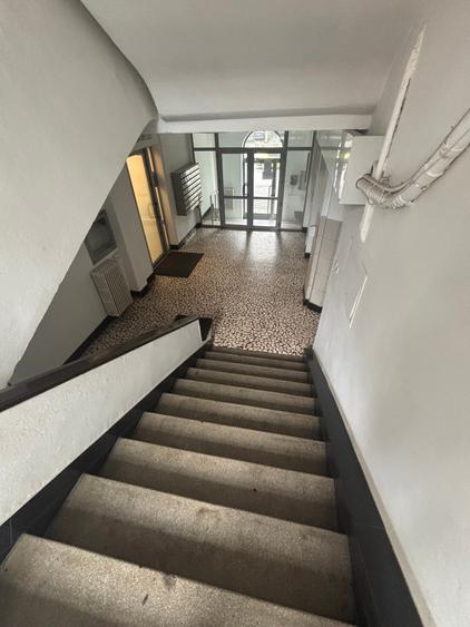 Apartament cu 2 camere decomandat în P-ța Victoriei