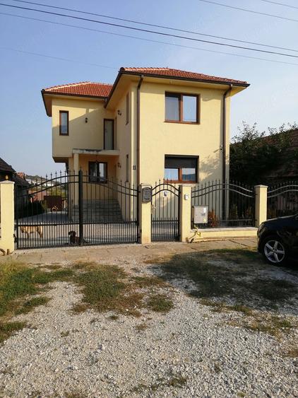 Casă cu Teren 1260 Mp în Central