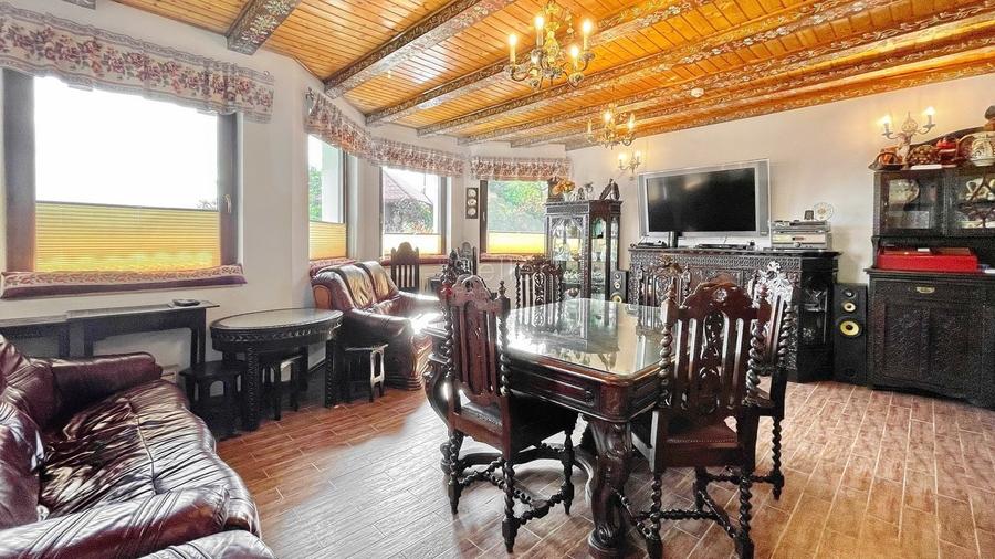 Casă individuală cu 11 camere cu Canalizare în Poiana Mărului