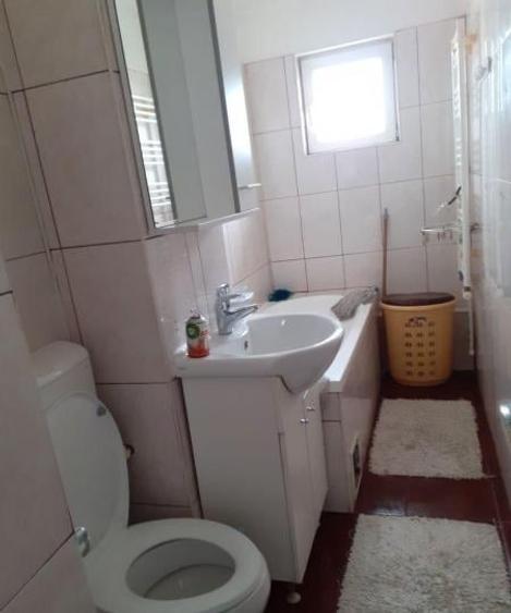 Apartament cu 2 camere semidecomandat, mobilat în Km 4-5