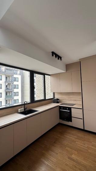 Apartament cu 4 camere decomandat, mobilat în Central
