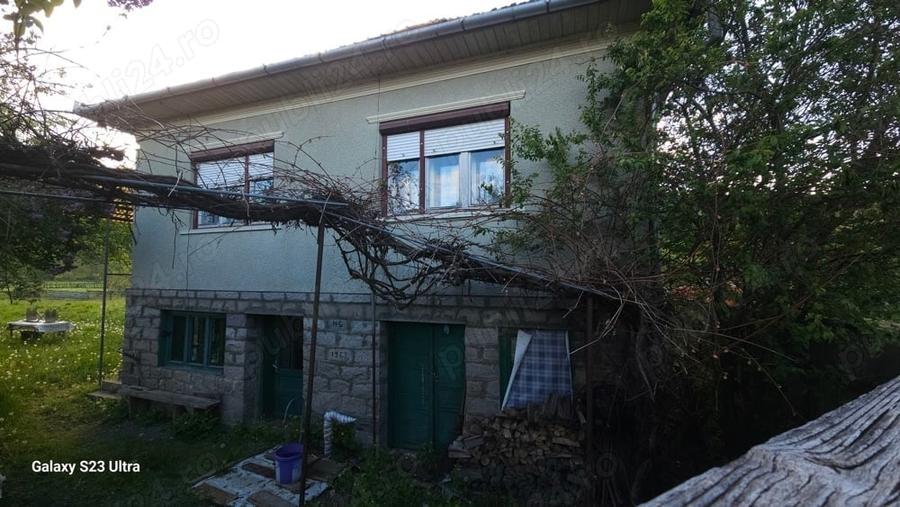 Casă cu 4 camere cu Teren 3030 Mp în Vale