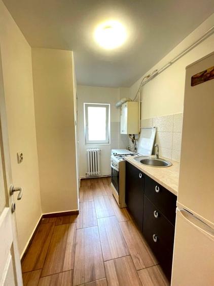 Apartament cu 2 camere semidecomandat, mobilat în Baza 3