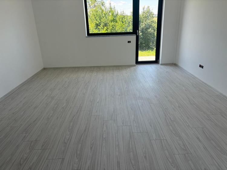 Casă individuală cu 5 camere cu Canalizare în Bârnova