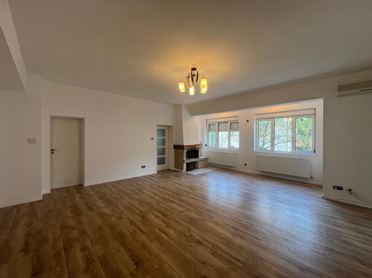 Apartament cu 4 camere semidecomandat în Mitropolie
