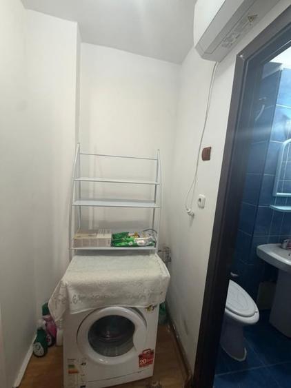 Apartament cu 2 camere semidecomandat, mobilat în Craiovița Nouă