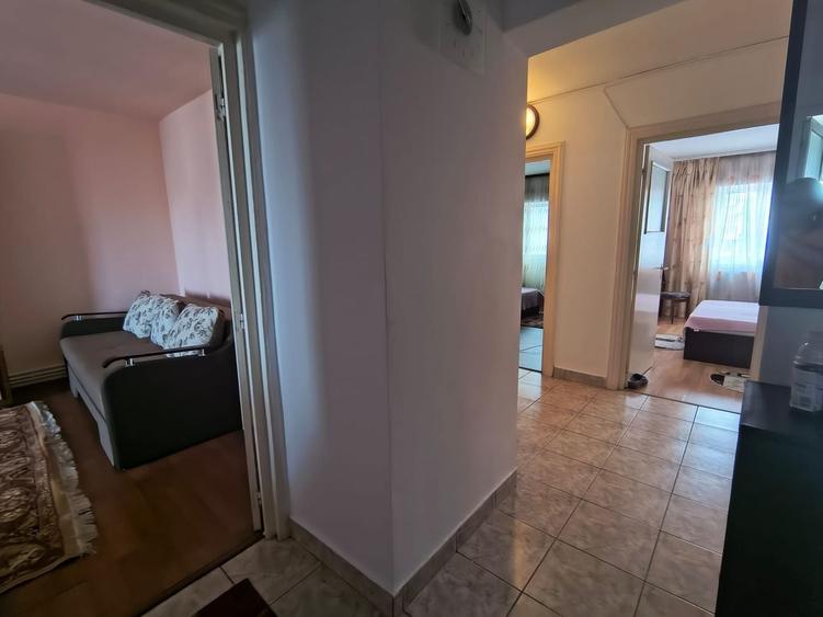 Apartament cu 3 camere decomandat, mobilat în Gara