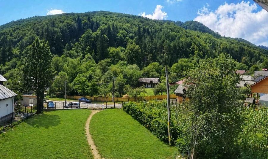Casă cu 5 camere cu Teren 2500 Mp în Pângărați